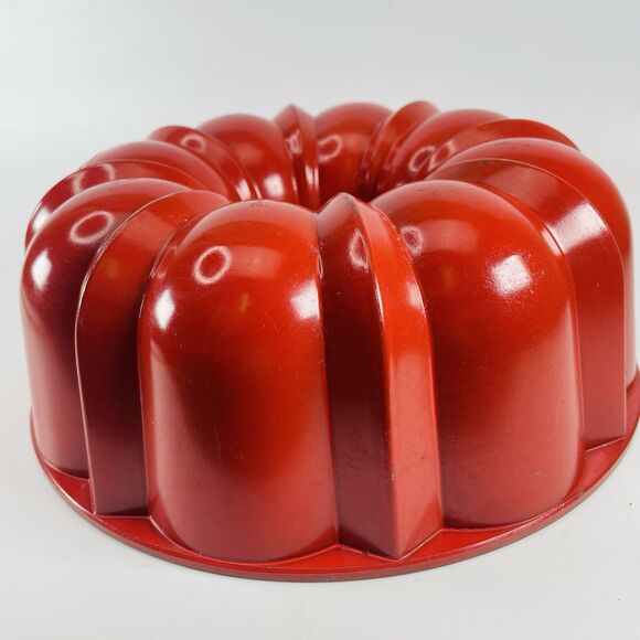 Chilton 10" Fluted Bundt Cake Pan Jello Mold Cast Aluminum VTG Poppy Orange Red - Picture 7 of 12